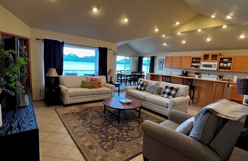 Ketchikan House | Captain Morgan's Beach House is an Upscale Waterfront Home only 4 mi to Downtown