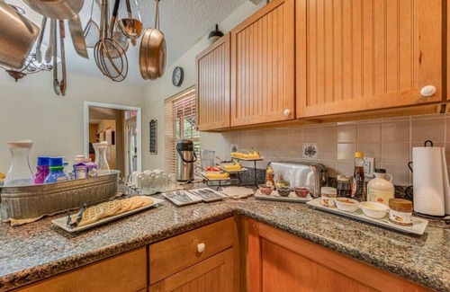 Chassahowitzka Bed & Breakfast | Captain room Summary: