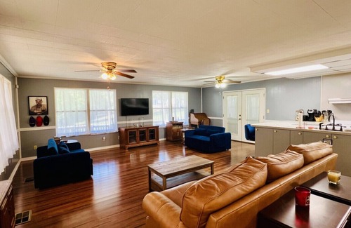 Turtle Beach House | Captain Roy's .