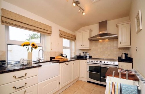 Edern Villa | Captain's House - Morfa Nefyn, Pwllheli, North Wales. Beach, Golf, Walks.