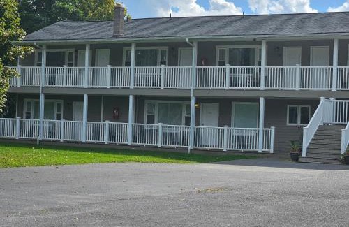 Alexandria Bay Hotel | Captain's Inn and Suites