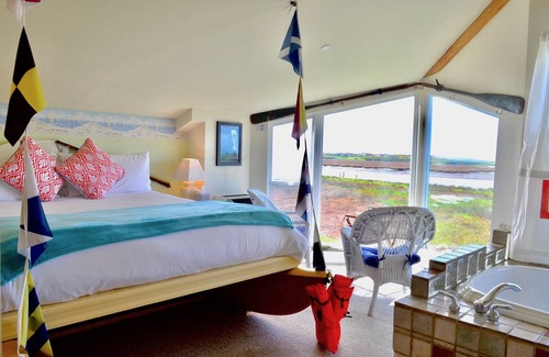 Moss Landing Hotel | Captain's Inn at Moss Landing