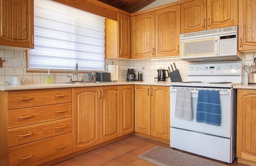 Huntsville Cottage | Captain's Landing - Three Bedroom Cottage, Sleeps 6