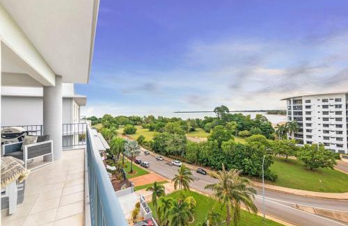 Cullen Bay Apartment | Captain's Lookout - Penthouse Living at Cullen Bay