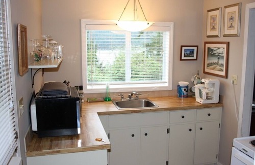 Salt Spring Island Cottage | 'Captain's Quarters' Waterfront Cottage on Fulford Harbour