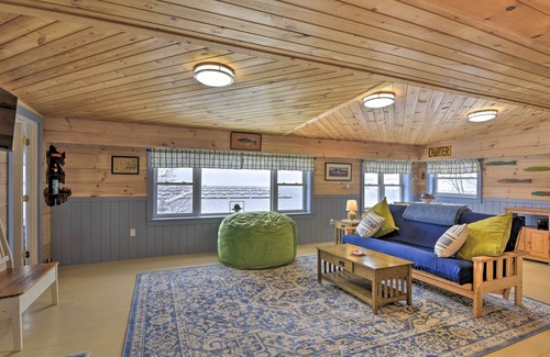 St. Albans Apartment | 'Captain's Quarters' at St Albans Bay Marina