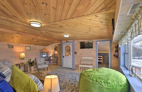 St. Albans Apartment | 'Captain's Quarters' at St Albans Bay Marina