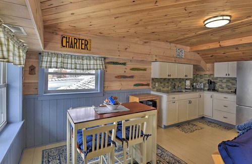 St. Albans Apartment | 'Captain's Quarters' at St Albans Bay Marina