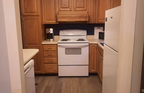 Magnolia Bluffs House | Captain's Quarters- Clean, comfortable, convenient!