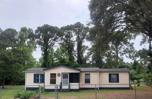Magnolia Bluffs House | Captain's Quarters- Clean, comfortable, convenient!