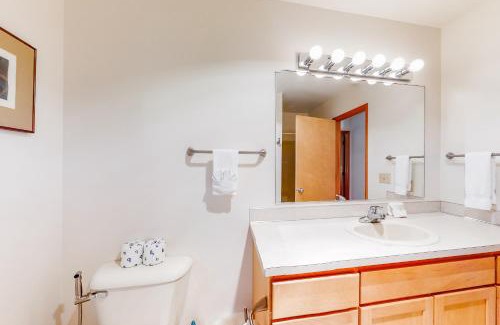 Manzanita House | Captain's Quarters Hideaway