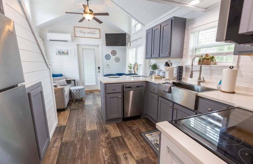 Dover House | Captain's Quarters ("In The Pines" at KY Lake) | 109 Pine Grove Lane, Dover, TN 37058