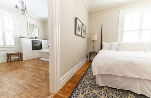 Edenton Apartment | Captain's Quarters Rm. 3