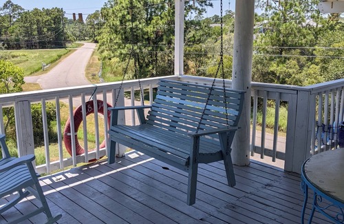 Shoreline Park Cottage | Captain's quarters