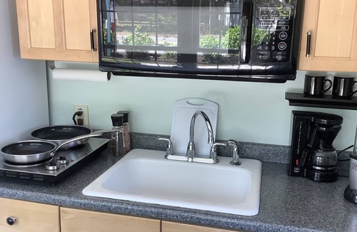 West Harwich House | Captain's Quarters @ Captain Alexander's Hideaway 5 Minute walk to the beach