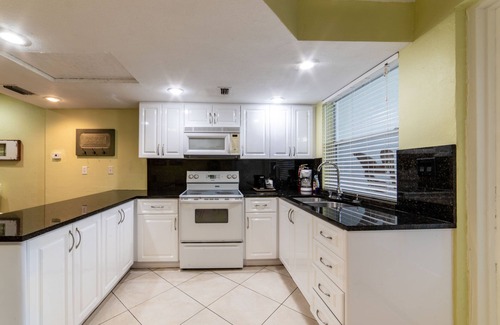 Everglades City Hotel | Captain's Table Hotel