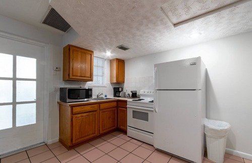 Everglades City Hotel | Captain's Table Hotel