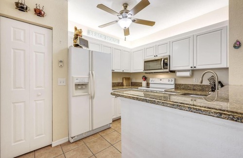 South Island Condo | Captains Bay South 2/2 Condo With Resort Pool Close to Beach Access