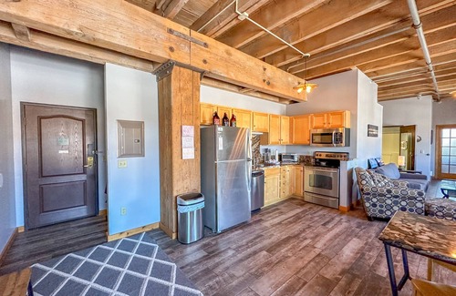 Canal Park Condo | Captains Canal Park Suite