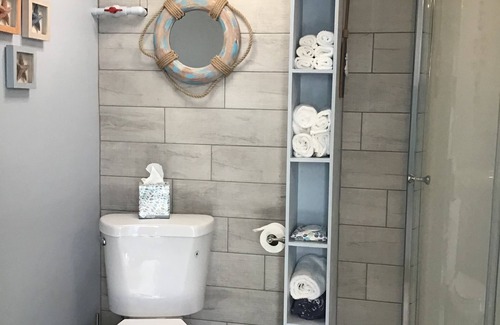 Indian Harbor Estates House | Captain’s Quarters Along the Sea Private waterfront Suite