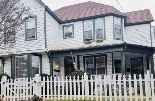 Winston - Salem Apartment | Captains Quarters - Historical Home Downtown Rental