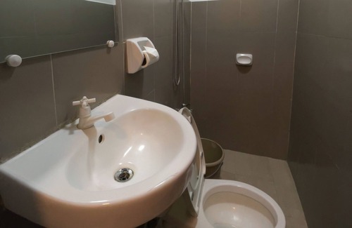 Guinobatan Hotel | Captains Suites Albay