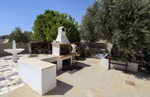 Agios Theodoros House | Captivating 2-Bed House