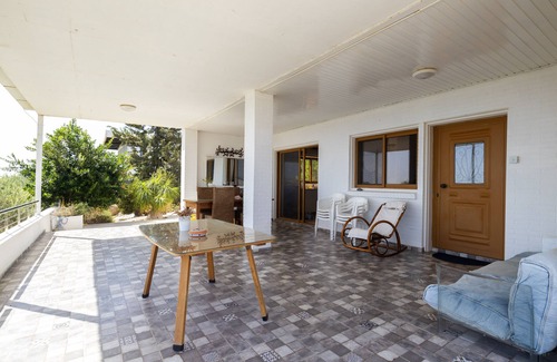 Agios Theodoros House | Captivating 2-Bed House