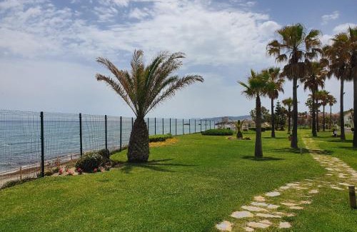 Casares del Mar Apartment | Captivating 2-Bed Apartment First Line Beach