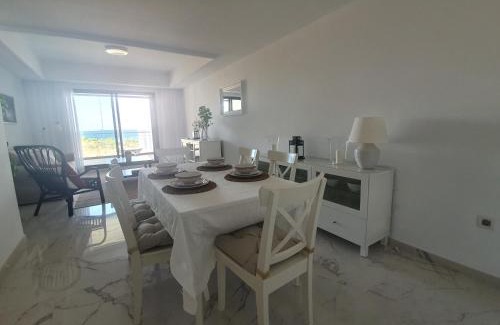 Casares del Mar Apartment | Captivating 2-Bed Apartment First Line Beach