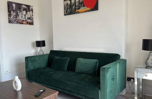 Newport Apartment | Captivating 2-bed Apartment in Newport