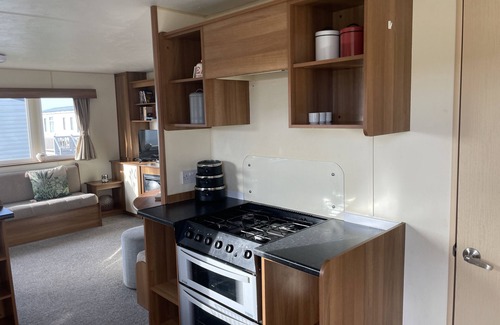 Holland-On-Sea Cabin | Captivating 2-bed Caravan in Clacton-on-sea