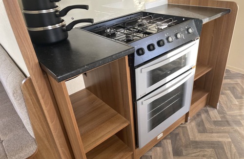 Holland-On-Sea Cabin | Captivating 2-bed Caravan in Clacton-on-sea