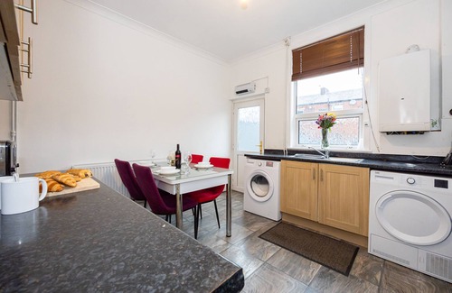Blackburn House | Captivating 2-Bed House in Blackburn