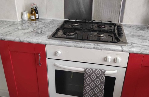 Chadwell Apartment | Captivating 3-Bed Apartment in Romford
