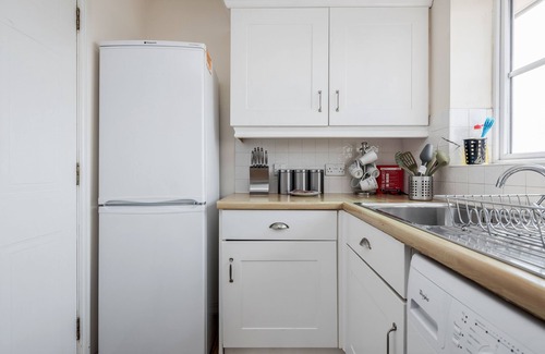 West Thurrock Apartment | Captivating 3-Bed Apartment in Grays