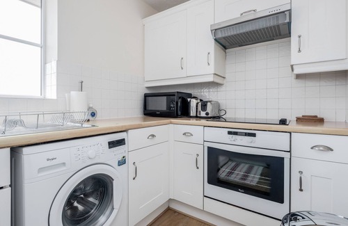 West Thurrock Apartment | Captivating 3-Bed Apartment in Grays