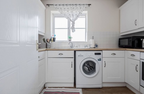 West Thurrock Apartment | Captivating 3-Bed Apartment in Grays