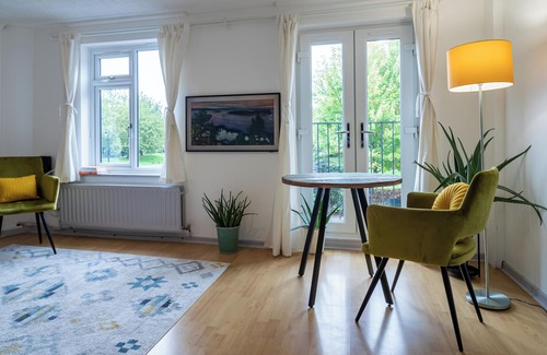 Cathedrals House | Captivating 3-bed House in London