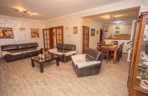 Herceg Novi House | Captivating 4BD Villa with Outdoor Pool and Garden