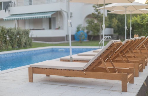 Herceg Novi House | Captivating 4BD Villa with Outdoor Pool and Garden