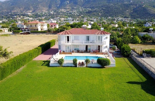 Kyrenia District Villa | Captivating 5-Bed Villa with private pool & garden