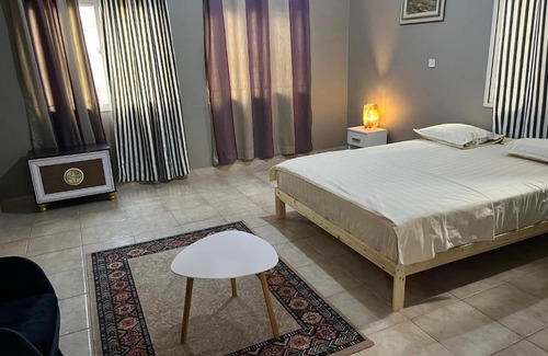 West Coast Division House | Captivating 5-bedroom duplex with 4 toilets