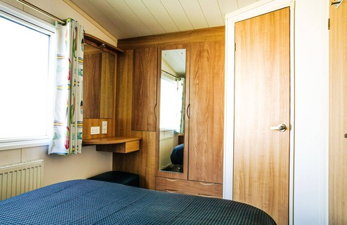 Rhyl Cabin | Captivating 6-Person Caravan in Rhyl
