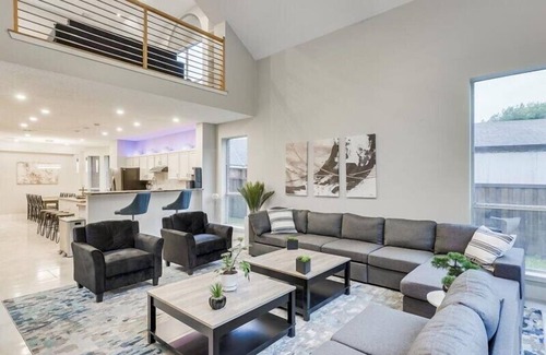 Mesquite House | Captivating 6BR/3B Home with Pool & Fire Pit