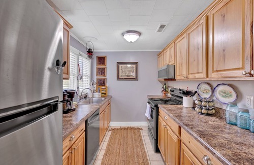 Bristol Cottage | Captivating Cottage on the River with amazing Mountain Views!