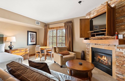 Tamarack Apartment | Captivating King Studio|Jet Tub and Fireplace