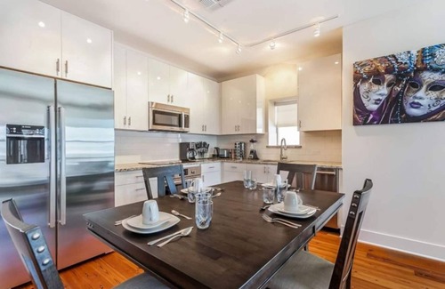 Central Business District Hotel | Captivating Penthouse Walking Distance to Must-See Attractions of NOLA