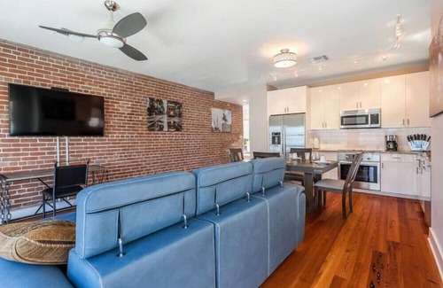 Central Business District Hotel | Captivating Penthouse Walking Distance to Must-See Attractions of NOLA