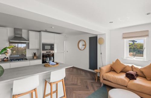 Dartmouth House | Capton Snug